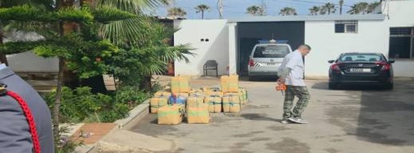 إحباط تهريب طن من “الشيرا” وتوقيف 10 مشتبه فيهم