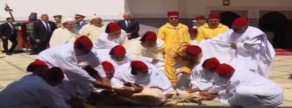 مرفوقا بولي العهد.. الملك محمد السادس يؤدي صلاة عيد الأضحى المبارك برحاب المشور السعيد بالرباط ويمارس شعيرة النحر