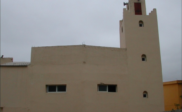 محاكمة الإمام السابق لـ"المسجد الأبيض" بمليلية في قضية تتعلق باستقطاب قاصرين وتلقين أفكار متطرفة
