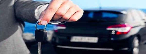 قبل عودة الجالية والسياح.. مطالب بإنهاء شرط "الشيك المفتوح" في وكالات كراء السيارات