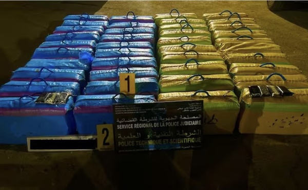 لوحات مزورة وشحنة ضخمة من الشيرا.. إسقاط تاجر مخدرات بسوق الأربعاء الغرب