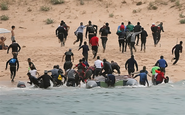 الدرك الملكي يحبط محاولة هجرة جماعية لـ 30 شخصا على متن قوارب "فانتوم"بالناظور