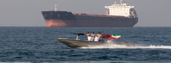 سفن النفط تتدفق مجددا عبر هرمز.. لكن من يدير المضيق خلف الكواليس؟
