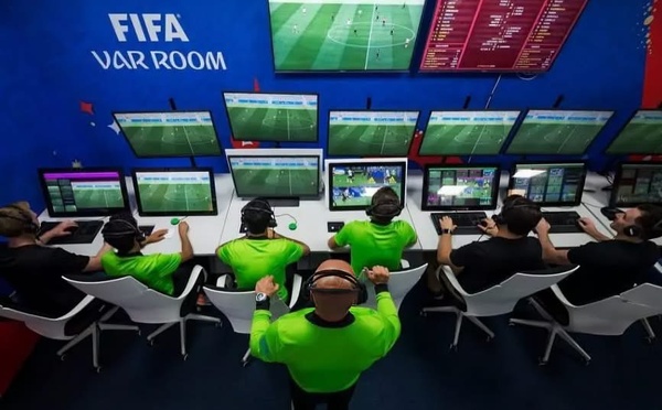 "فيفا" يعلن حكام الـVAR لموقعة المغرب وهولندا