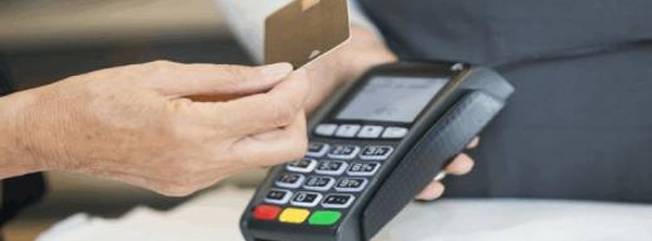 خطة جديدة لتقليص التعامل بالنقد وتشجيع الأداء الرقمي بالمغرب