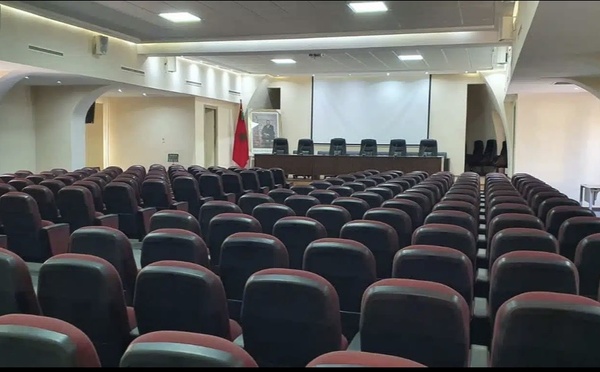 منع العدالة والتنمية من استعمال قاعة الغرفة بالناظور يثير تساؤلات حول الحياد وتكافؤ الفرص