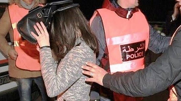 توقيف 4 أشخاص بزايو إثر مداهمة منزل للاشتباه في استغلاله كوكر للدعارة