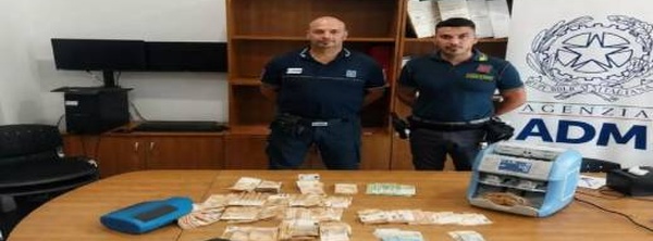 ضبط أحد أفراد الجالية حاول تهريب أزيد من 172 ألف يورو وسبائك الذهب صوب المغرب