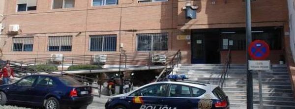انتقام قضائي يهز إسبانيا.. مغربي يطلق النار على محامية مغربية في ألميريا والأمن يوقفه بـ "الذكاء الاصطناعي"