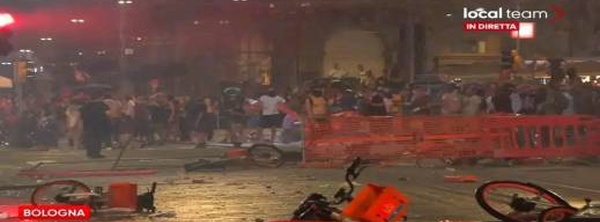 وفاة مهاجر مغربي خلال تدخل أمني تشعل احتجاجات واسعة في مدينة بولونيا الإيطالية