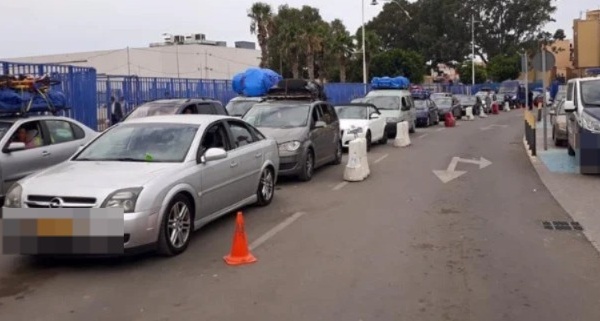 نحو 220 سيارة تعبر معبر بني أنصار في الساعات الأولى بعد إعادة فتحه تدريجيا