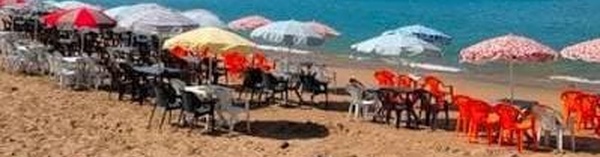 مصطافون يطالبون بتحرير شواطئ رأس الماء من الاحتلال العشوائي للكراسي والخيام