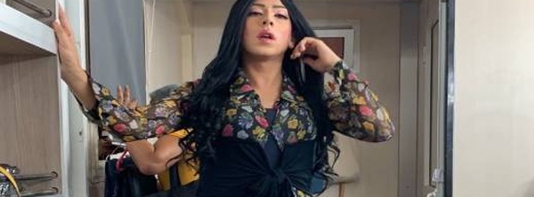 بلباس نسائي.. منشور جديد لـ فيصل عزيزي على إنستغرام يثير تفاعلا واسعا