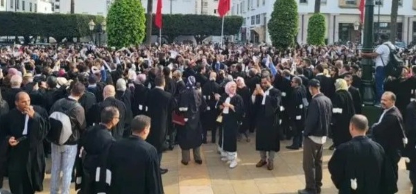 المحامون الشباب بالناظور والدريوش يرفضون "فرض الأمر الواقع"  ويواصلون التوقف عن العمل