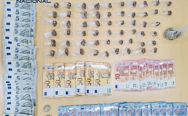اعتقال مروج مخدرات في حيّ سكني بمليلية وحجز كميات من الكوكايين والحشيش والماريجوانا