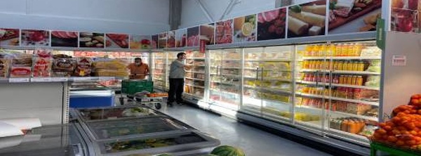 تاجر في سبتة المحتلة يعترف بمنع خدمة المهاجرين في 10 متاجر