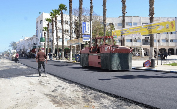 جماعة العروي تُطلق المرحلة الأولى لمشروع إعادة تزفيت الشوارع بمليار سنتيم