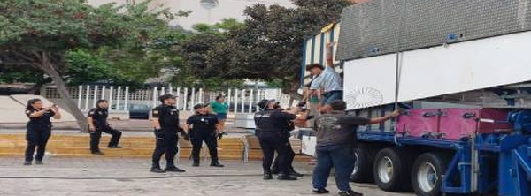 الأمن بمليلية يعترض العشرات من المهاجرين داخل ألعاب الملاهي قبل نقلها إلى إسبانيا