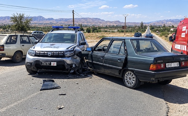 اصطدام بين سيارة للدرك الملكي وأخرى للنقل السري بمدخل زايو يخلّف خسائر مادية جسيمة
