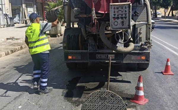 تطهير شبكات تصريف المياه بالناظور لتعزيز جاهزيتها استعداداً للموسم المطري