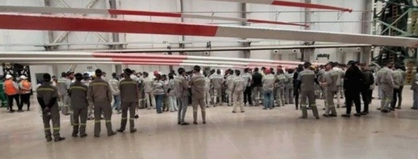 عمال مصنع "أيلون" يوقفون العمل احتجاجا على "التضييق" على العمل النقابي