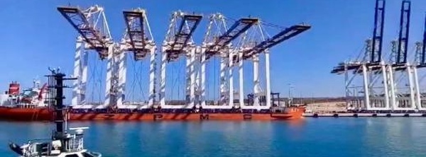 وصول رافعات عملاقة إضافية لرصيف المحطة الشرقية بميناء الناظور غرب المتوسط