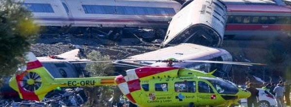 30 قتيلا في حصيلة أولية لتصادم قطارين فائقي السرعة بإسبانيا