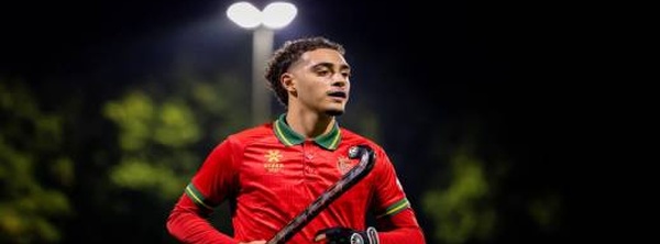 من صورة عادية نشرتها والدته إلى تمثيل المنتخب المغربي.. قصة لاعب مغربي في هولندا